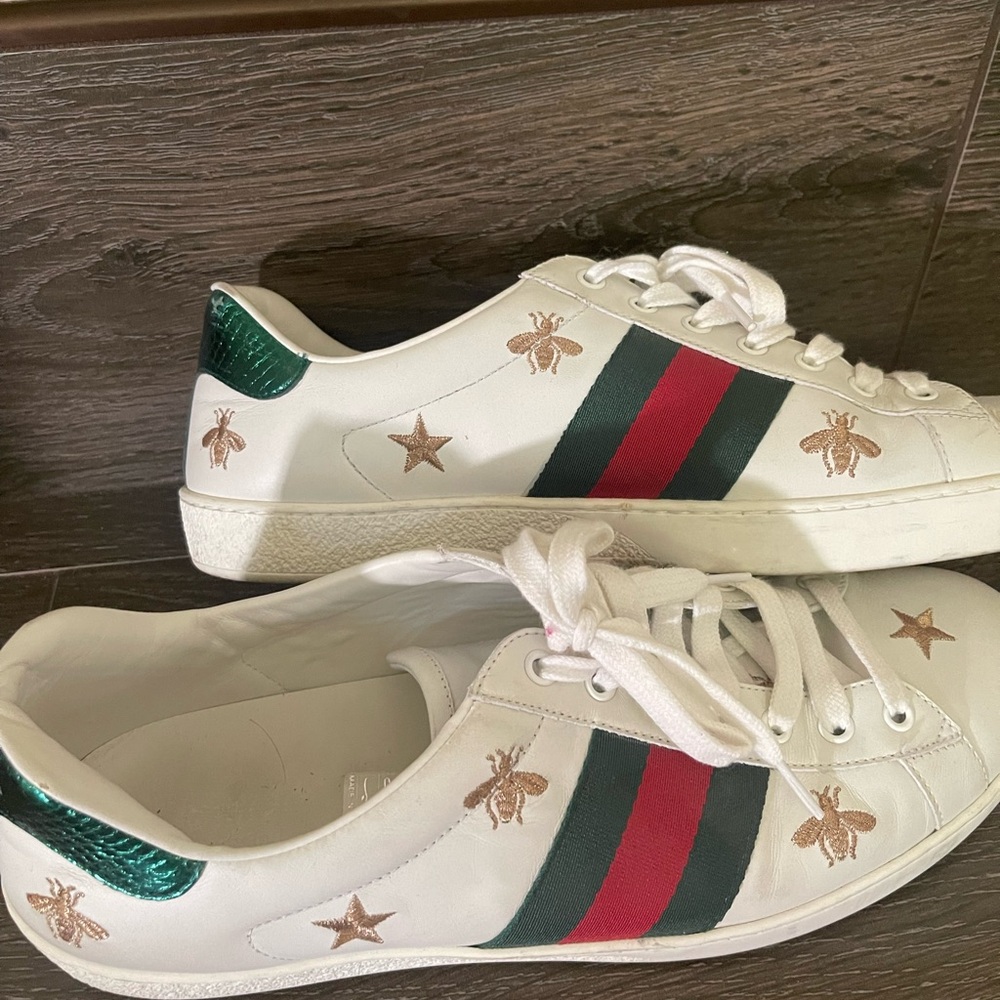 EUC AUTHENTIC Gucci Ace Embroidered 'Bees and Stars'